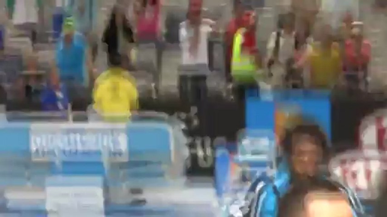 Open d'Australie: Apres avoir été les meilleurs supporters et soutien de Monfils, ce dernier se deplace pour nous féliciter...Très sympa! Match d'anthologie...
