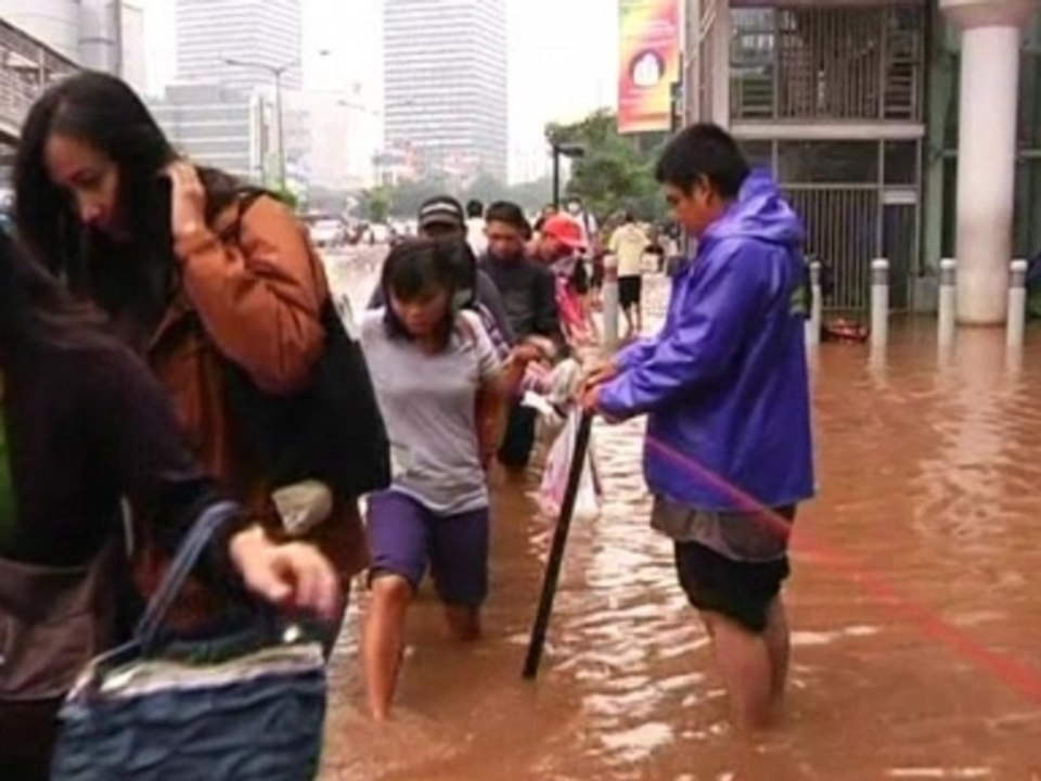 Flood waters continue to plague Jakarta