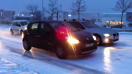 Ça patine sur le Pont Rousseau sur la Sèvre