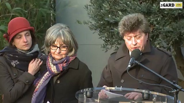 Une banderole de soutien à Daniel Larribe et à 3 autres otages retenus au Niger