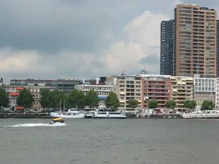 Rotterdam, Pays Bas : taxi & skyline