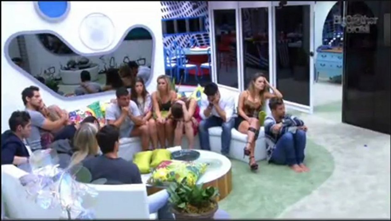 Eli consolando Fani depois do paredão 20/01