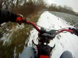 gamelle en dirt bike...sur la neige ! lol