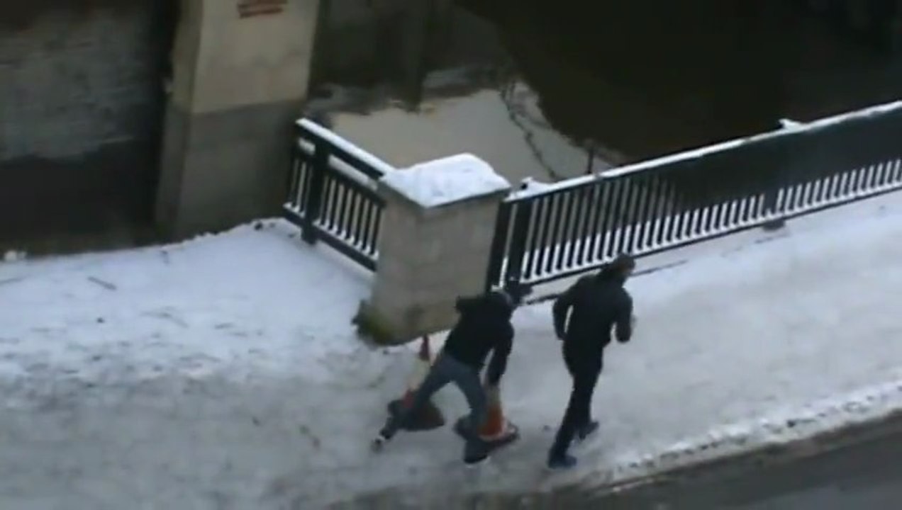 Chutes sur trottoir verglacé