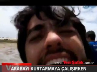 Arabayı kurtarmaya çalışırken...