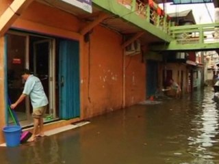 Jakarta begins flood clean up