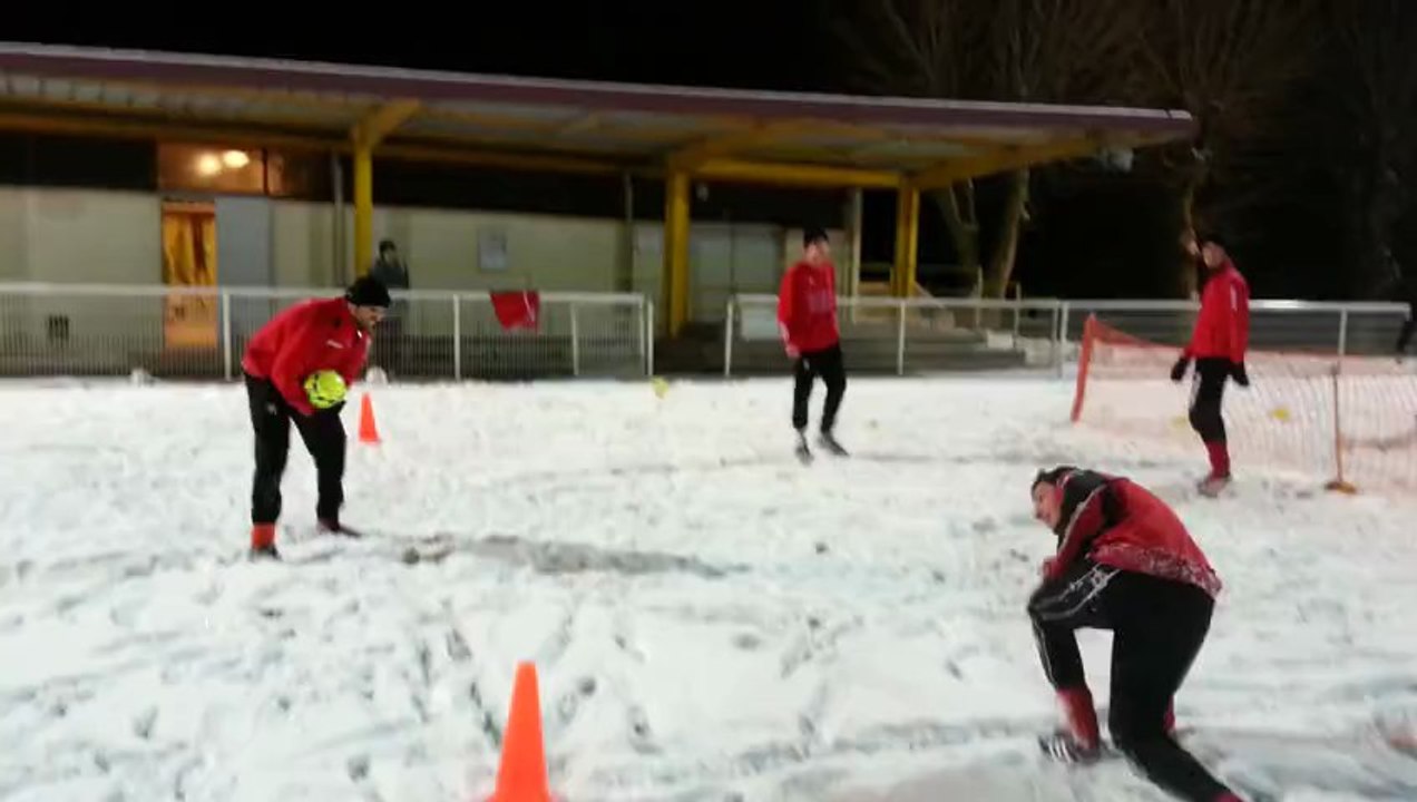 tennis ballon sous la neige a la RSSE