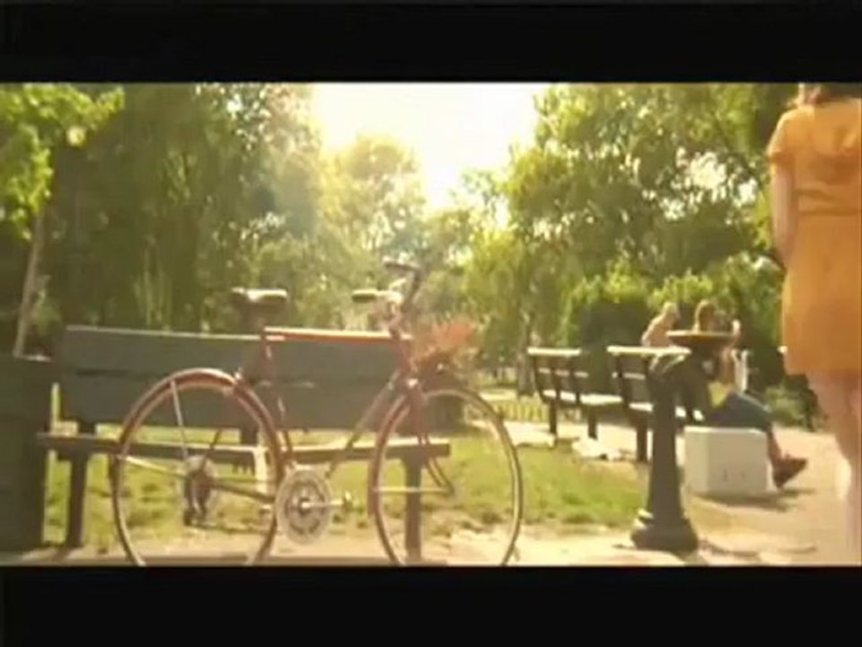 La Flâneuse - YouTube