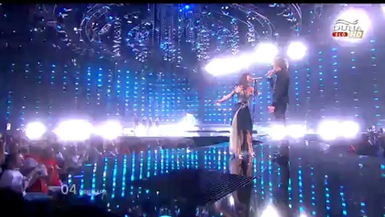 Chanée and N'evergreen - In a Moment Like This