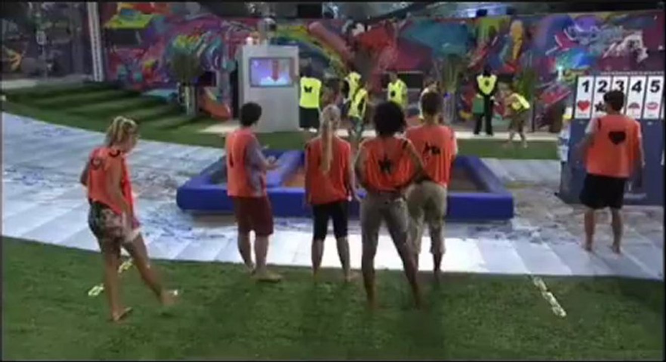 Eli levanta Fani depois da prova do líder 10/01