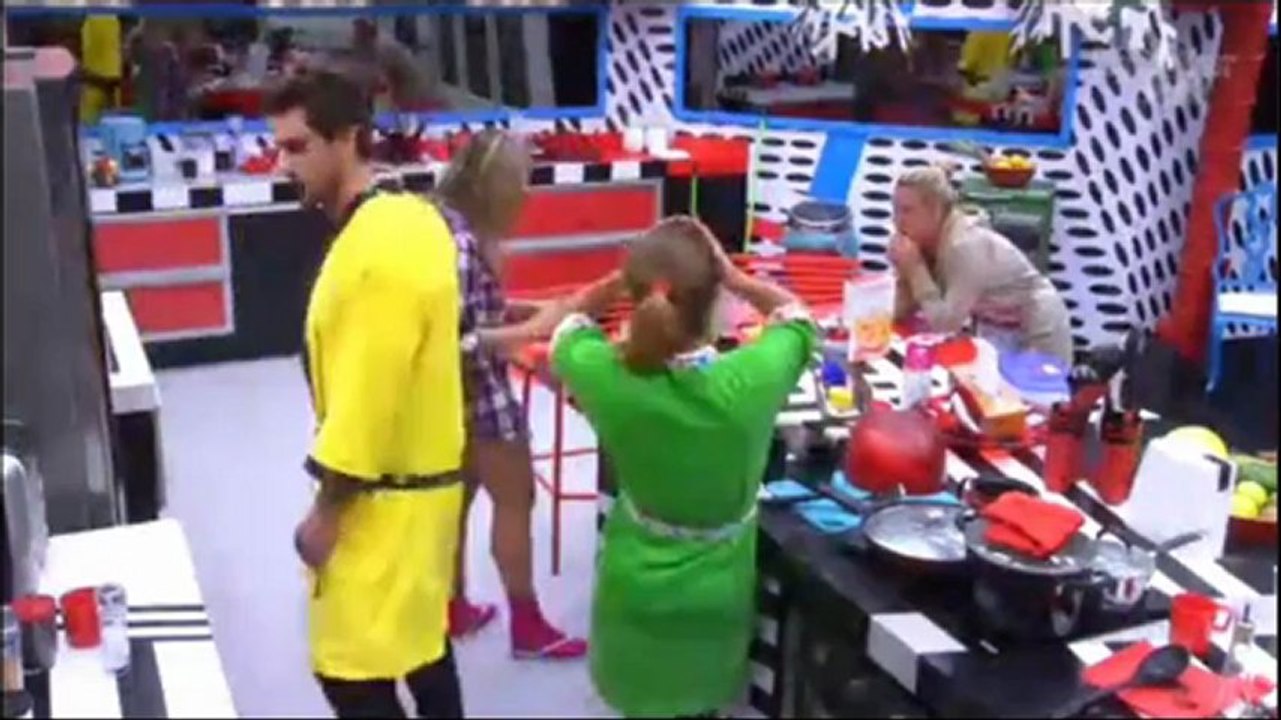 Fanieser e Nati na cozinha depois da prova do líder 10/01