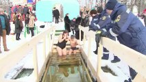 Russie: l'Epiphanie orthodoxe fêtée dans l'eau glacée