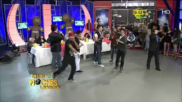 Briseida Juega con los chavos del Ballet de pgb y cae al suelo
