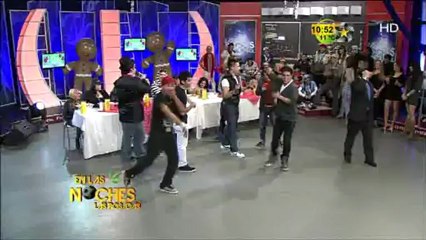 Briseida  Juega con los chavos del Ballet de  pgb y cae al suelo