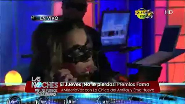 La Chica del Antifaz canta con Ema Huevo en Las Noches