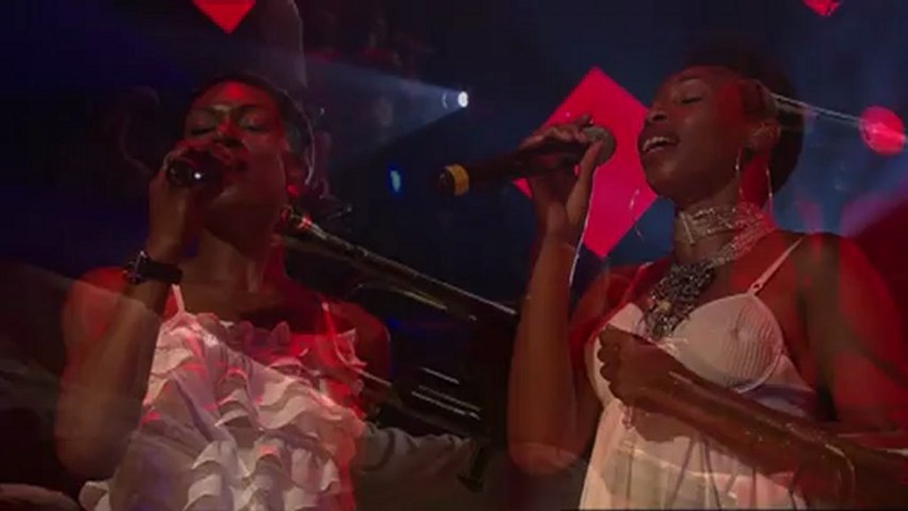 Simply Red - Holding Back the Years (Live At Montreux 2003)