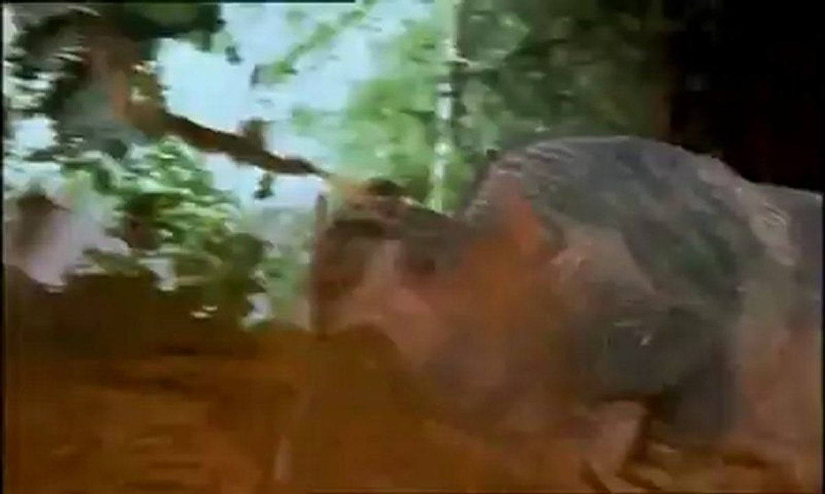 Dinosaure ( bande annonce VF )
