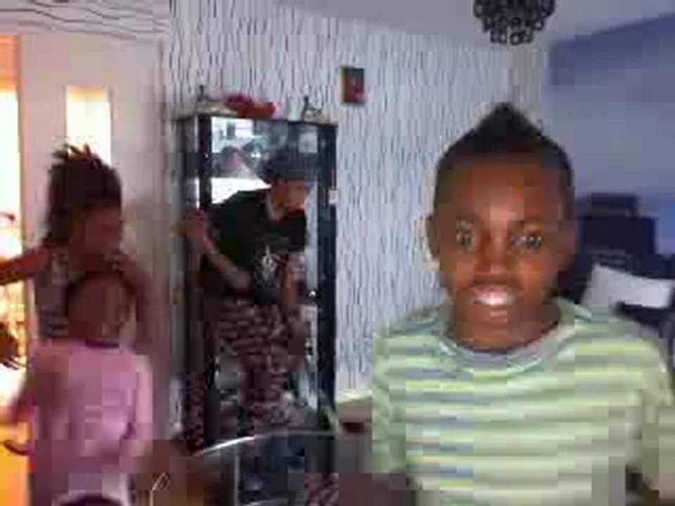 PSY reproduction danseur (josue & ses soeur ) 2013