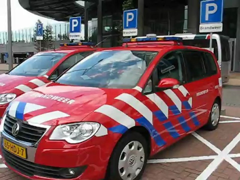 Rotterdam, Pays Bas : véhicules secours et gratte ciel