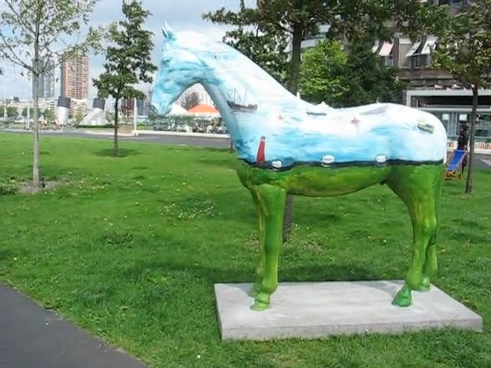 Rotterdam, Pays Bas : art urbain et gratte ciel