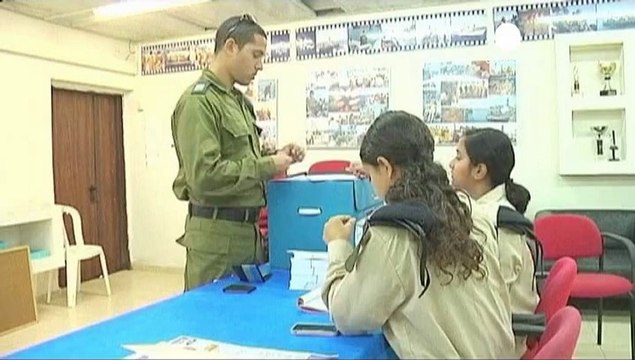 Israël: deux jours avant les civils, les militaires se...
