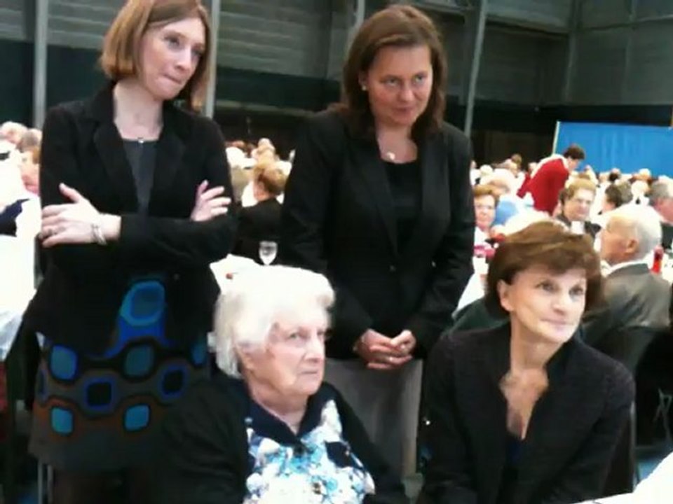 Blanquefort, la ministre Michèle Delaunay au repas des aînés