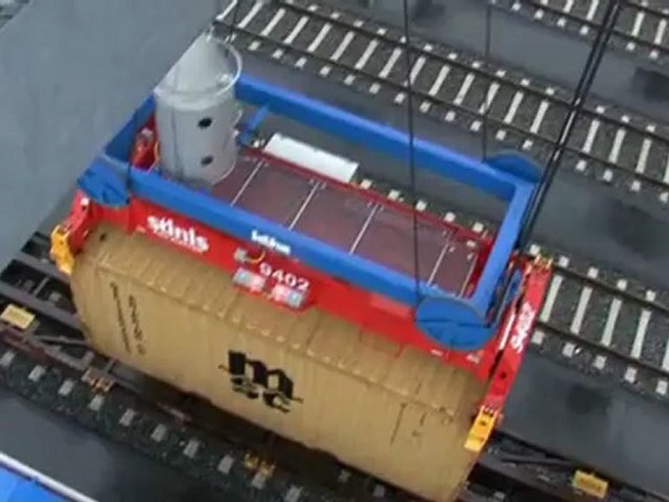 Der Jade Weser Port eine Reportage  - Folge 4: Straddle Carrier Operator