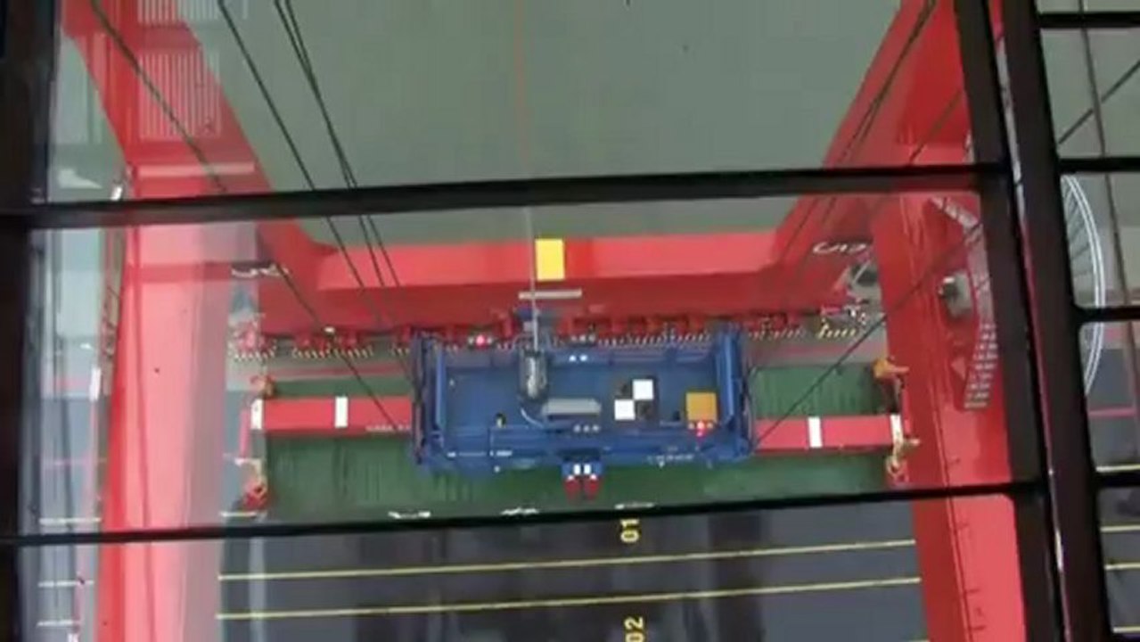 Der jade weser port eine reportage - folge 2: quay crane operator