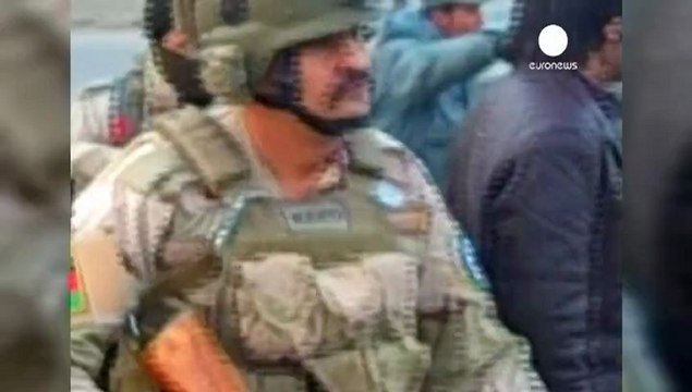 Afghanistan: Taliban suicide attack on government...