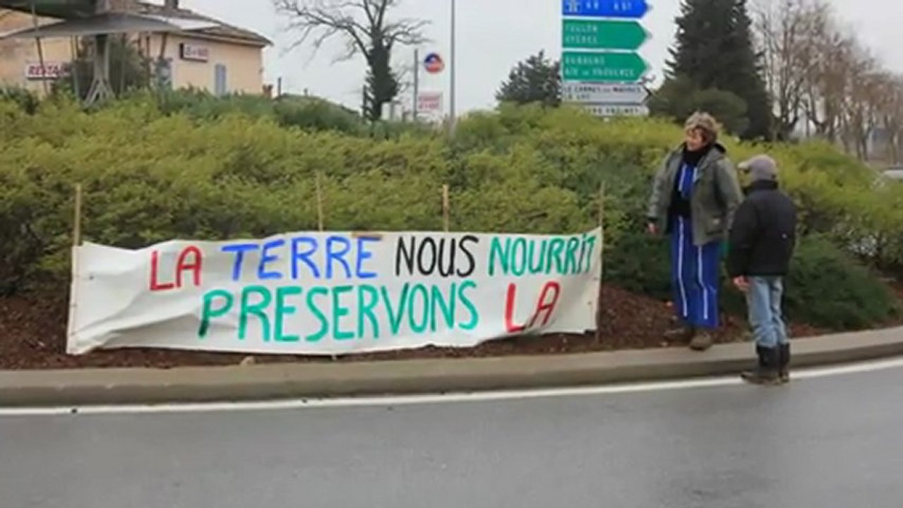 Confédération paysanne : action sauvegarde terres agricoles