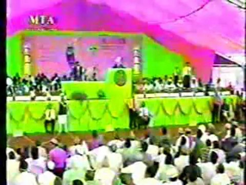 Head of Ahmedis/Qadianis Mirza Tahir Ahmed annoucning the Mubahila with Mr. Illias Suttar on TV.