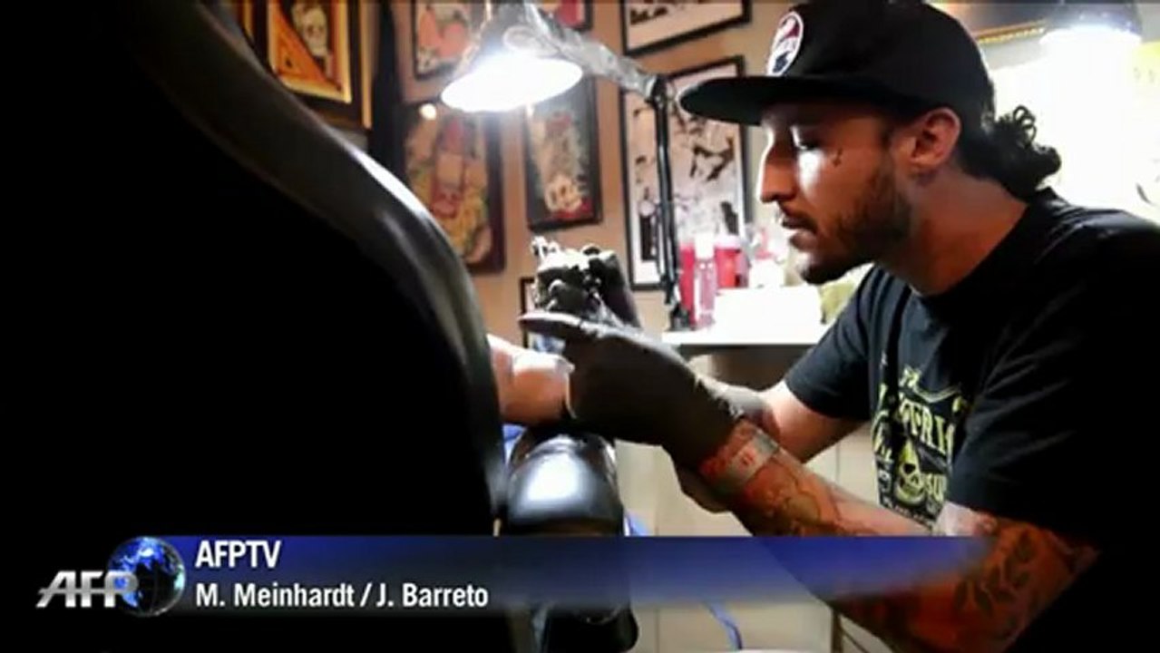 Krasse körperkunst bei tatto-messe in caracas