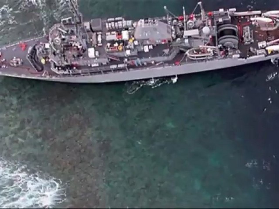 Barco estadounidense queda atrapado en arrecifes de Filipinas
