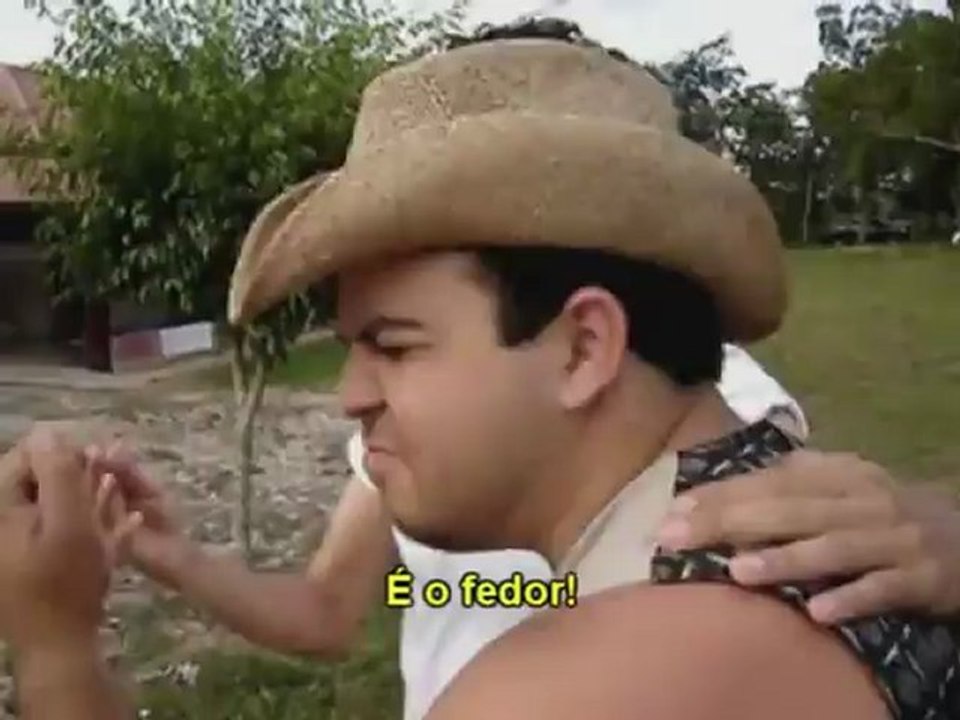 Zezé di Camargo e Luciano é o Amor   Paródia   É o fedor!