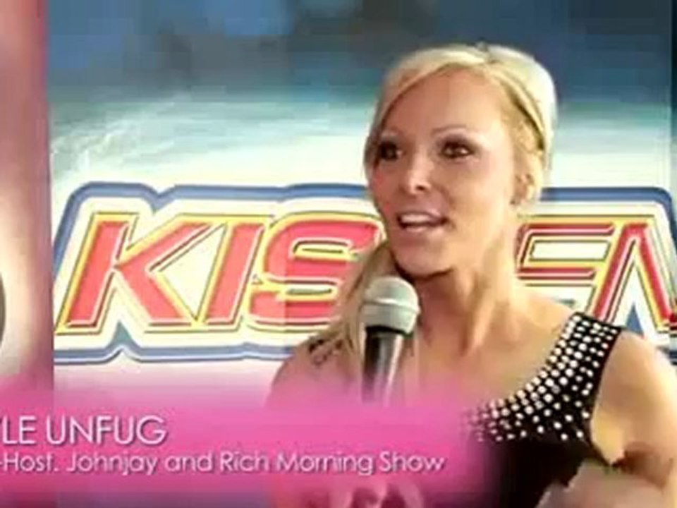 Phoenix Fashion Week Fashionably Pink 2011 Intro 31 12 2012 www.asyadizi.com