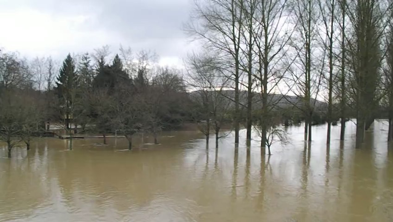 Villecomtal-sur-Arros, Gers: L'Arros s'étale à grands flots...