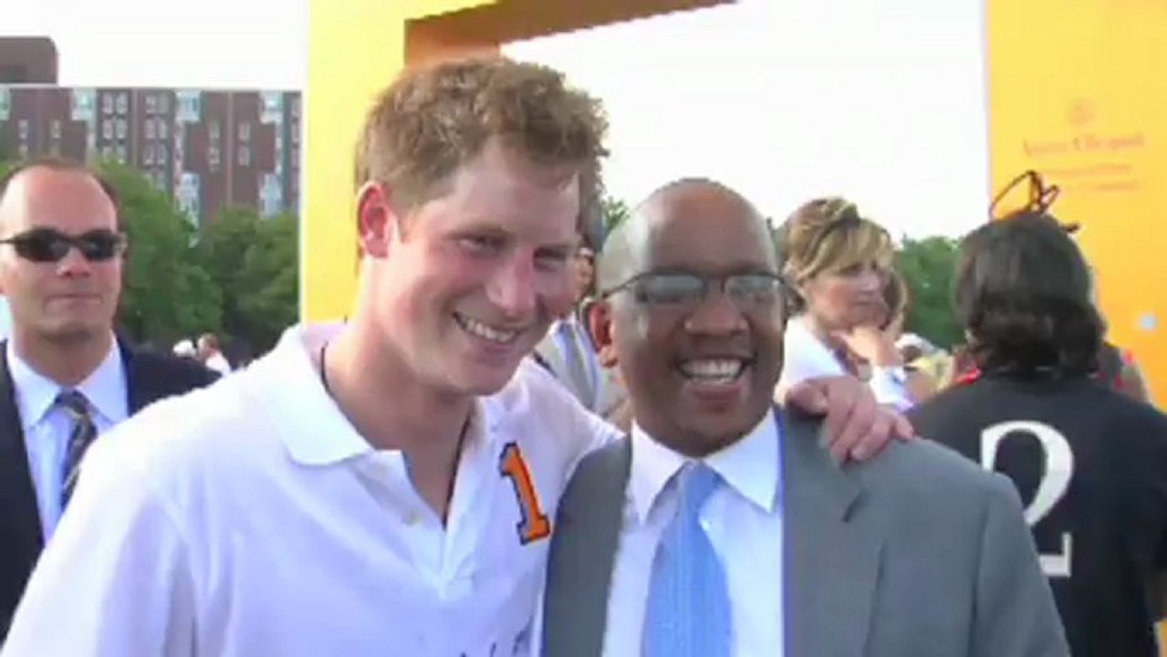 Prinz Harry spricht über Nacktfotos