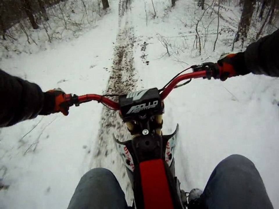 Dirt bike - mini terrain de cross enneigé