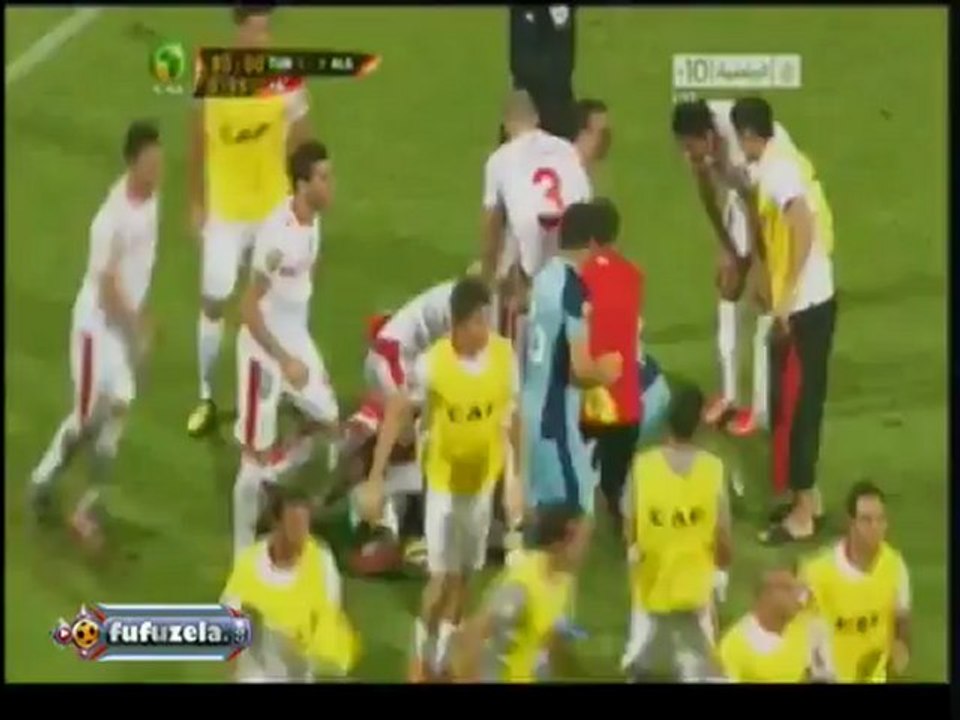 لقطة  سقوط المشجعين  السعوديين من المدرجات