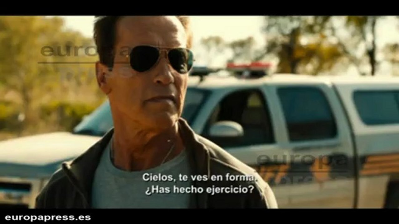 Chastain golpea dos veces y tumba a Schwarzenegger