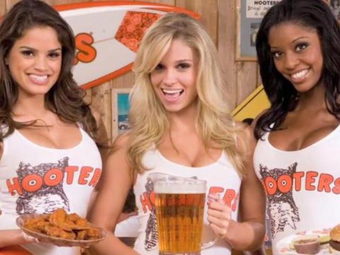 Hooters Revamps Restaurants For Family Friendliness