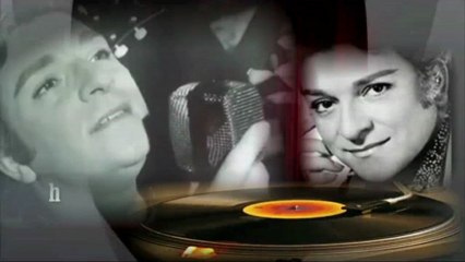 Zeki Müren  ♪♪♪  Köşeyi Dönupte Gelmedim Sana