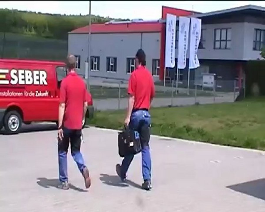 EIB-Systeme von Elektro Seber von Schülern erklärt