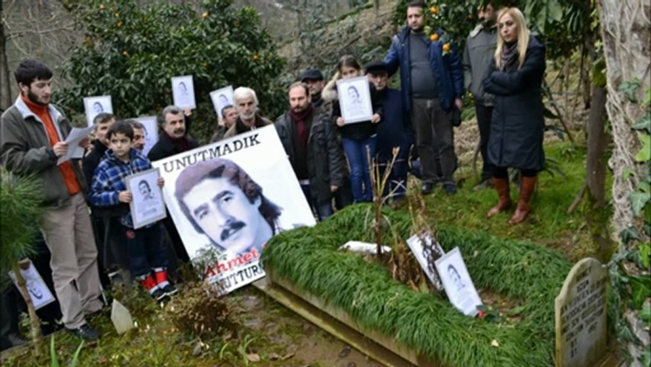 Ahmet Uzun ölümünün 33. yılında mezarı başında anıldı.