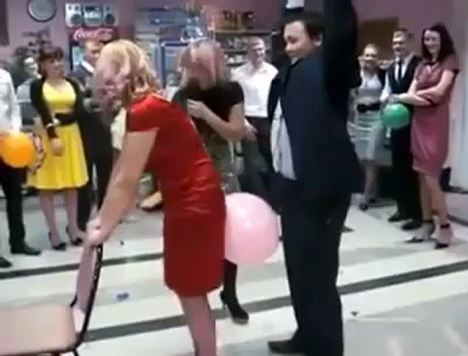 Rus Düğününde Balon Patlatmaca www.asyadizi.com