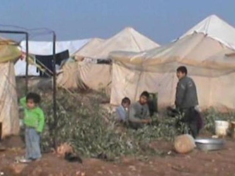 Displaced Syrians fear for safety in aid camps