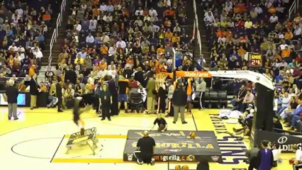 Basketbol topuyla beraber basket olan çocuk www.asyadizi.com