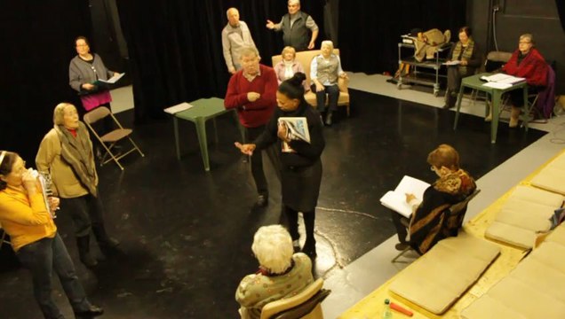 Répétition de la pièce Casting d'enfer par les comédiens de la Halte du manège