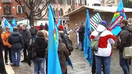 INDENNITA' BLOCCATE, SCOPPIA LA RIVOLTA