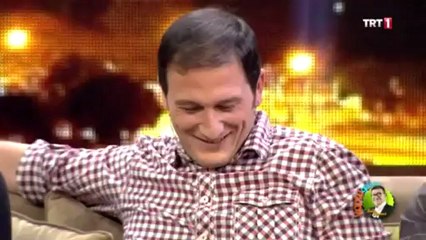 Gülme Krizine Giren Seyirci  Koptu Geliyor